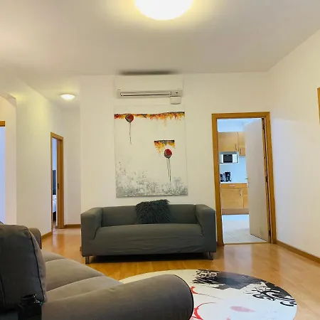 Super Balmes Apartmán *